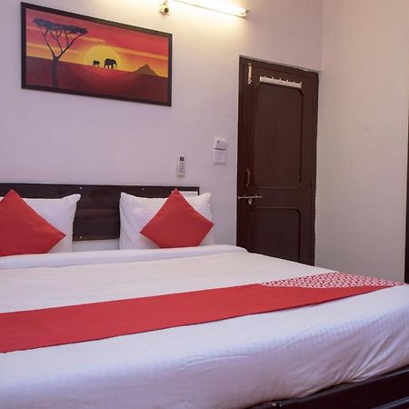 Oyo 14118 Hotel Kalika Palace Udaipur Esterno foto