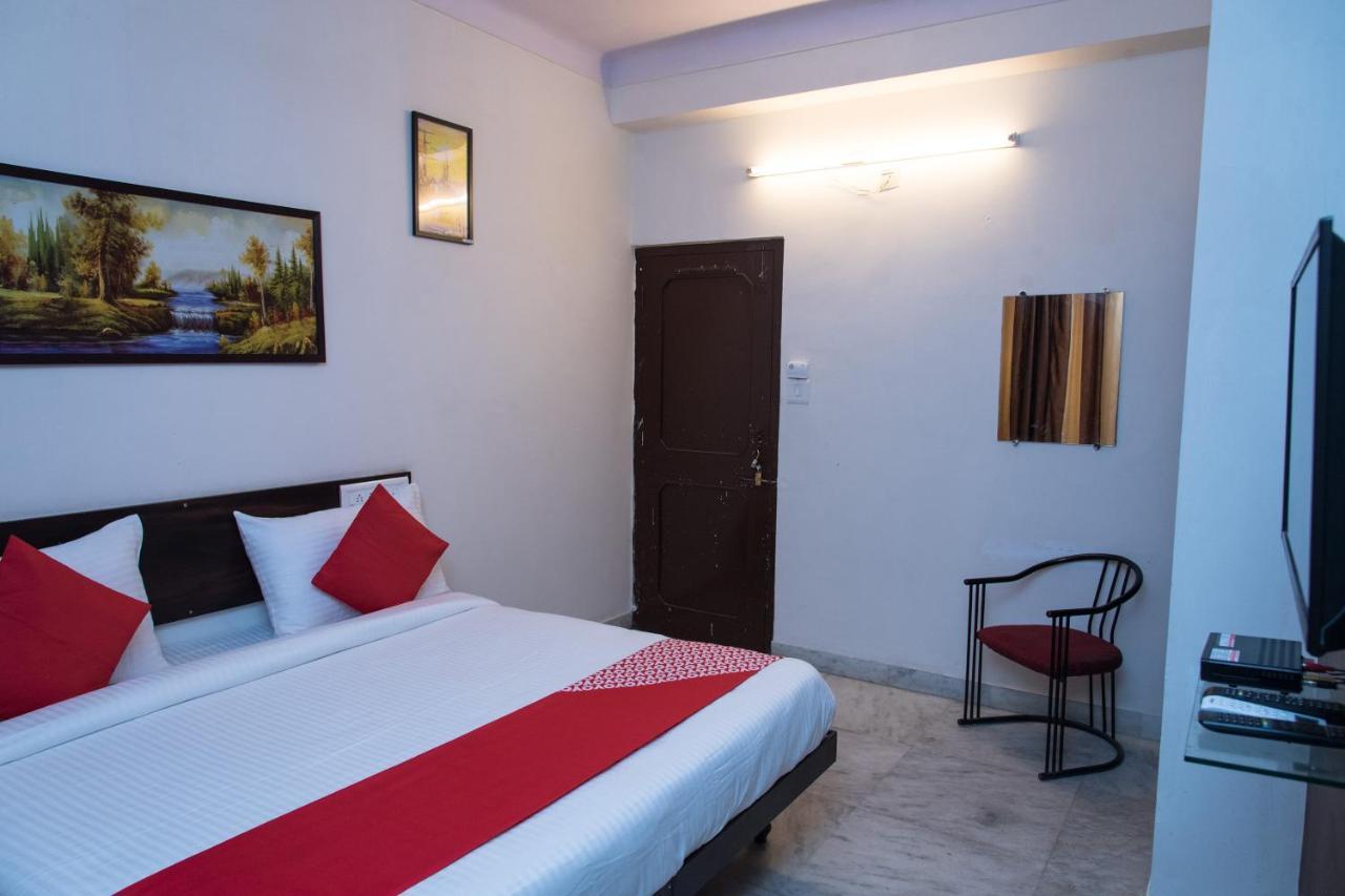 Oyo 14118 Hotel Kalika Palace Udaipur Esterno foto