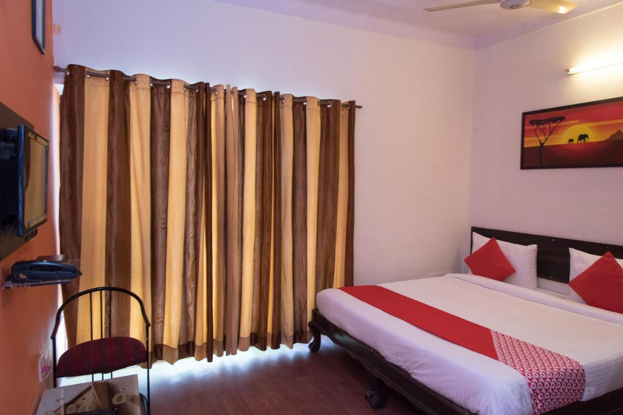Oyo 14118 Hotel Kalika Palace Udaipur Esterno foto