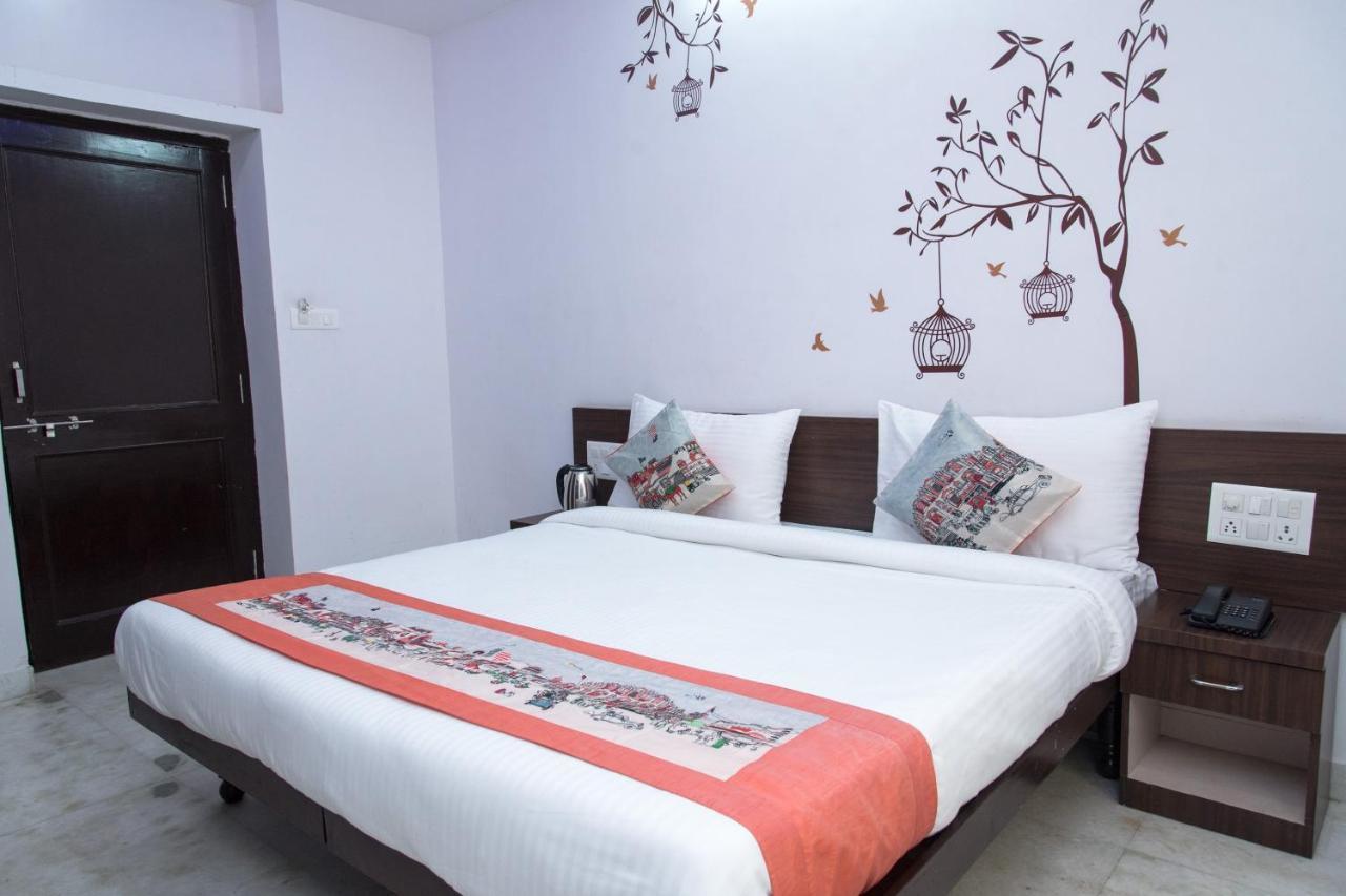 Oyo 14118 Hotel Kalika Palace Udaipur Esterno foto