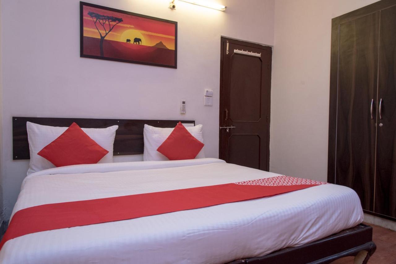Oyo 14118 Hotel Kalika Palace Udaipur Esterno foto