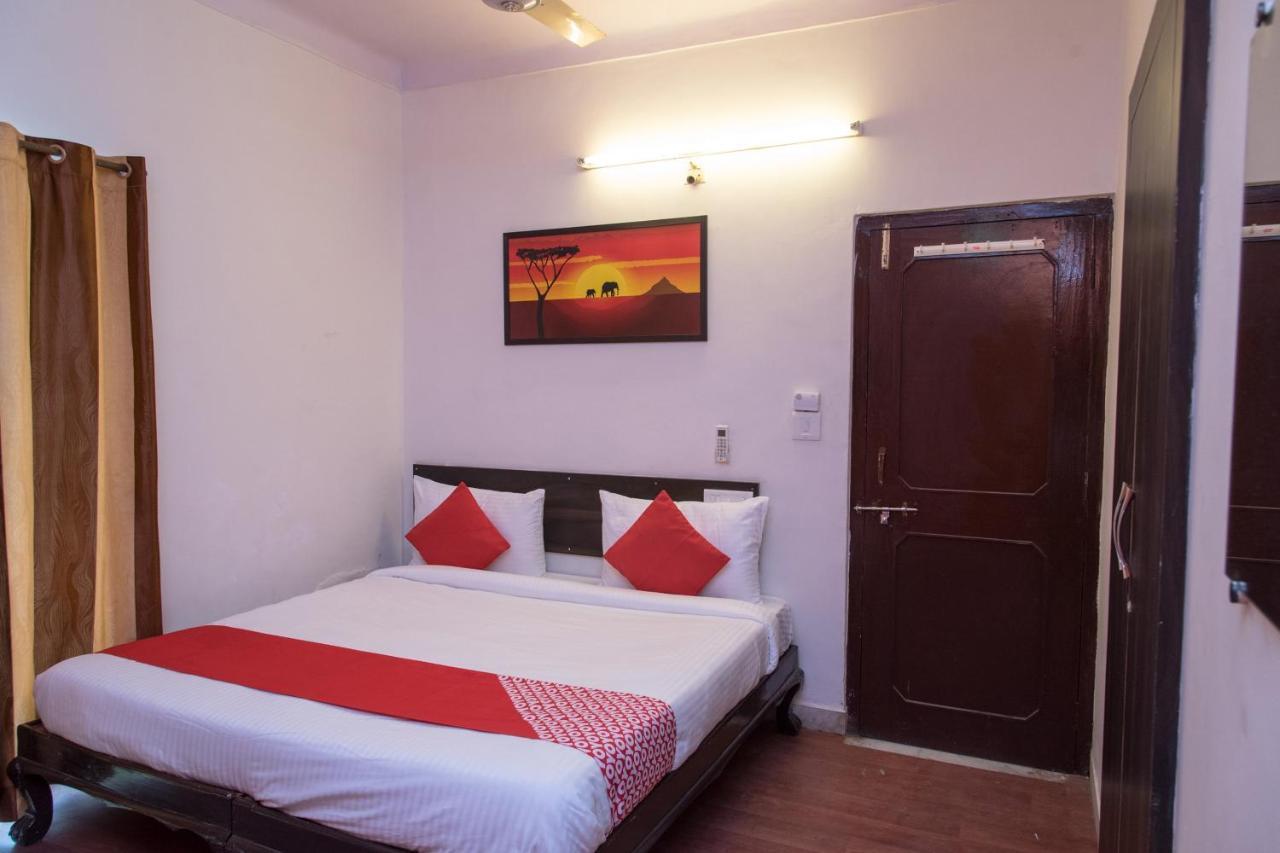 Oyo 14118 Hotel Kalika Palace Udaipur Esterno foto