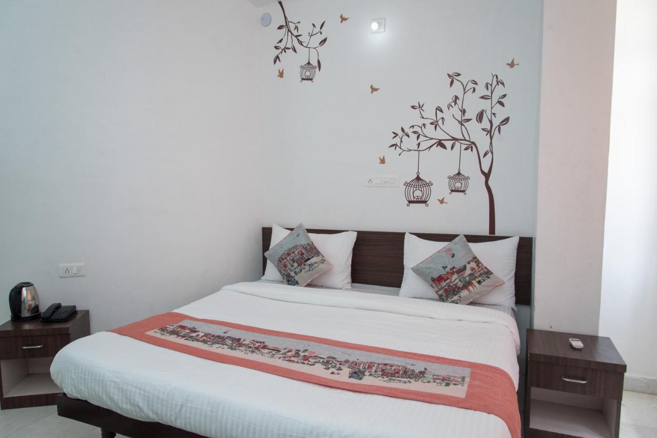 Oyo 14118 Hotel Kalika Palace Udaipur Esterno foto