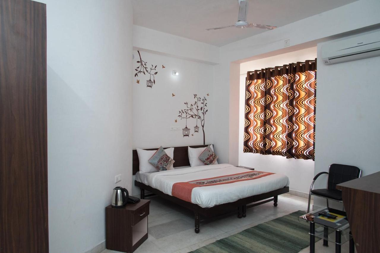 Oyo 14118 Hotel Kalika Palace Udaipur Esterno foto